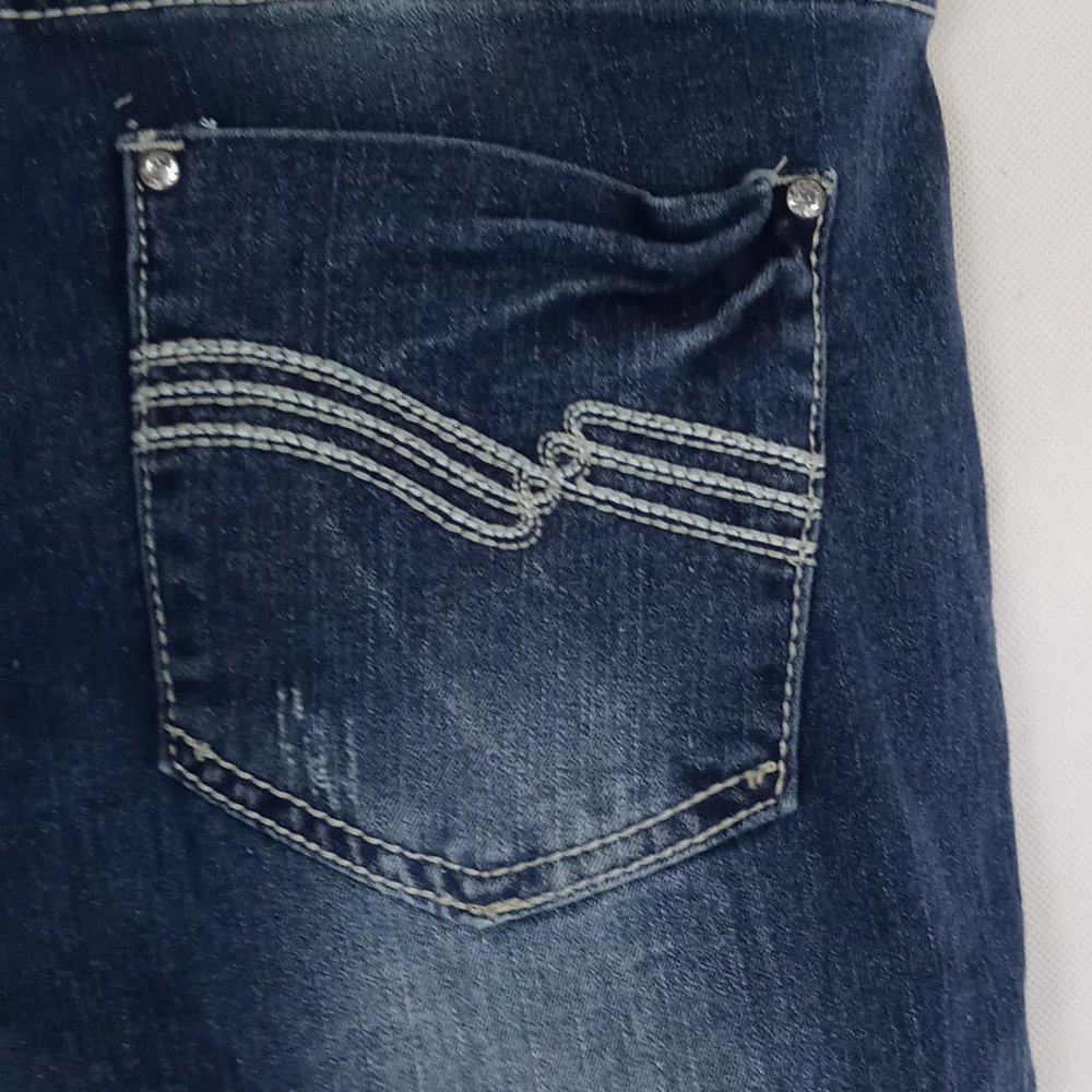 Red Rivet White Washed Ripped Capri's Size 11 - Picture 8 of 11